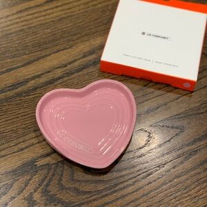 New Le Creuset Satin Pink Heart Shaped Spoon Rest 13cm